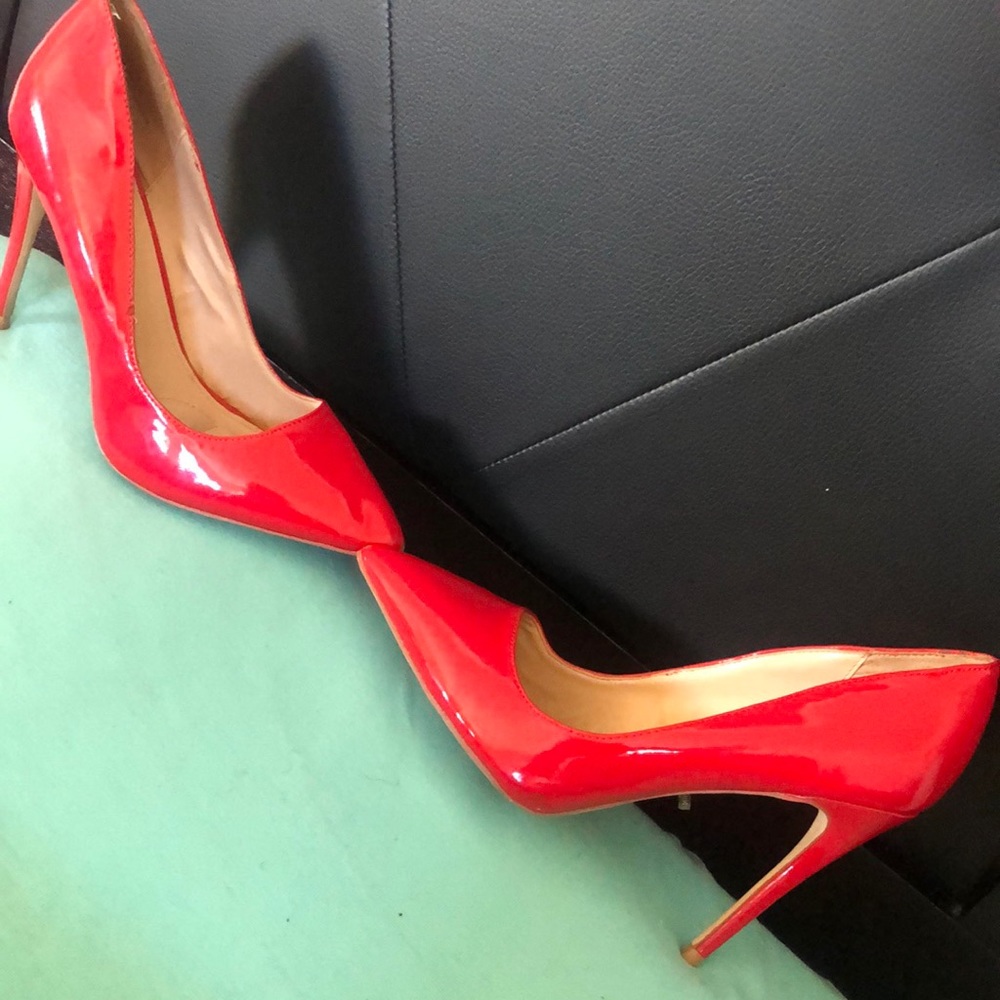 Heels - Picture 3 of 3